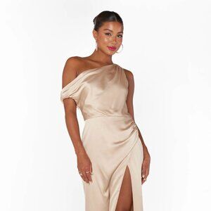 ⭐️ Show Me Your MuMu Champagne Dress!